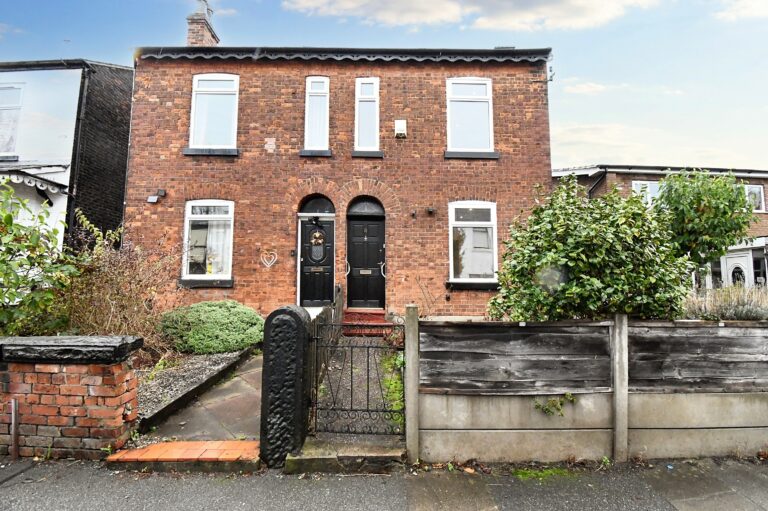 Roberts Street, Eccles, M30