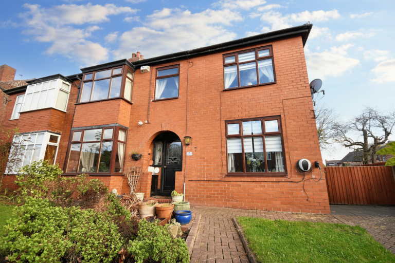 Glendale Road, Eccles, M30