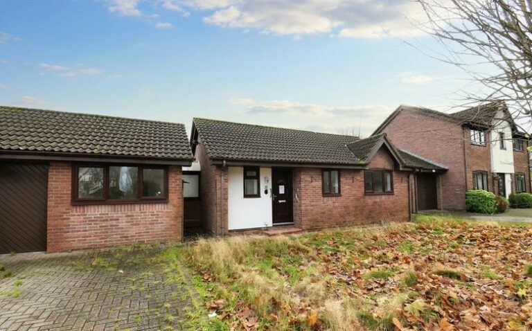 Broomehouse Avenue, Irlam, M44