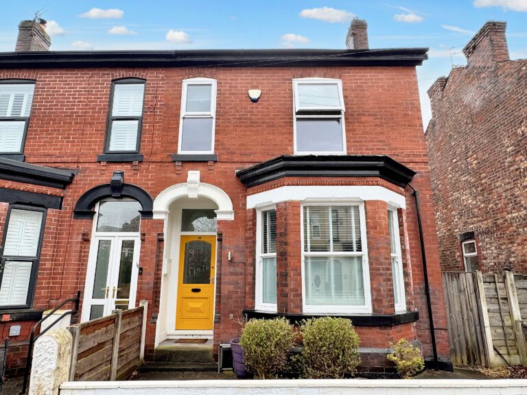 Algernon Street, Monton, M30