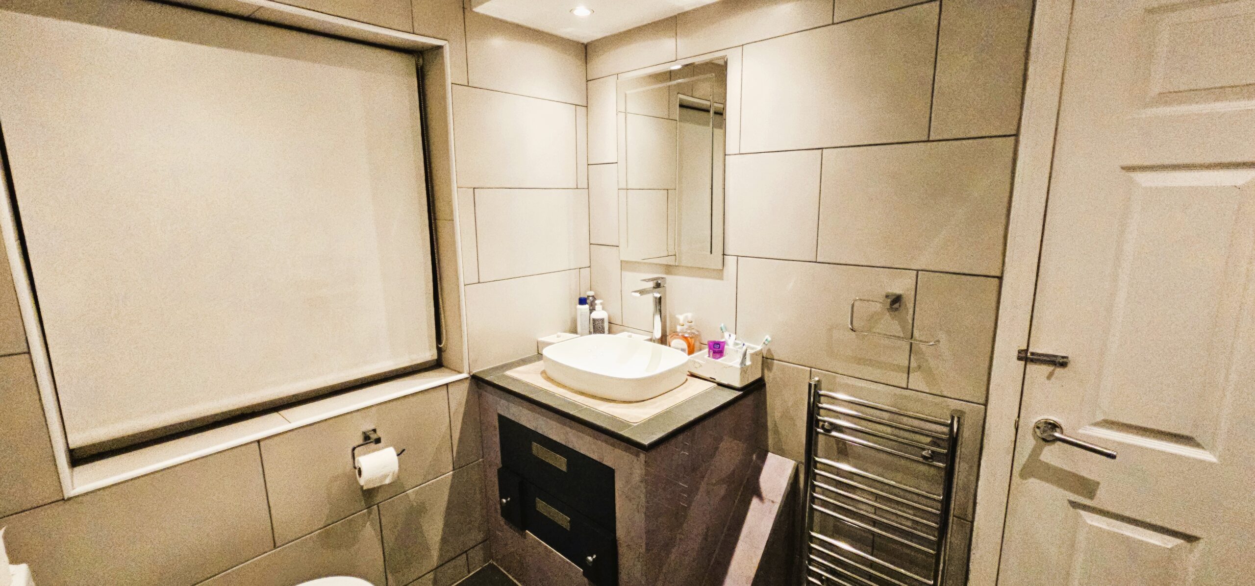 Bathroom1.JPG