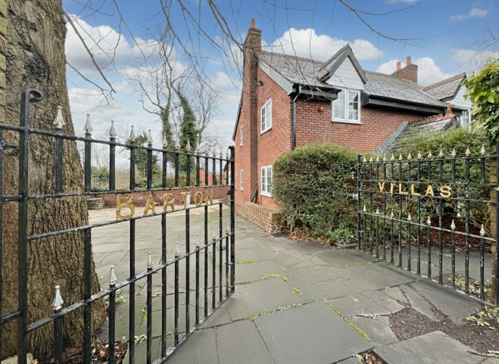 Barton Villas, Eccles, M30
