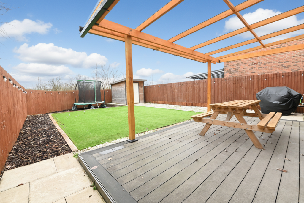 Virginia Drive, Swinton, M27