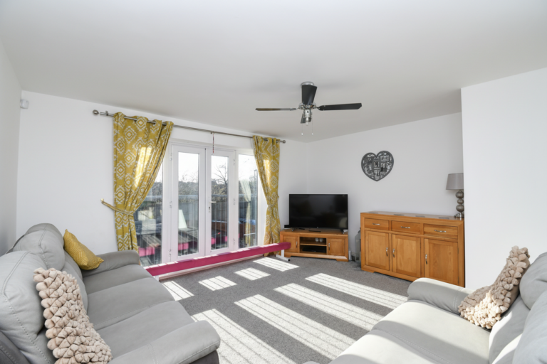 Roseway Avenue, Cadishead, M44