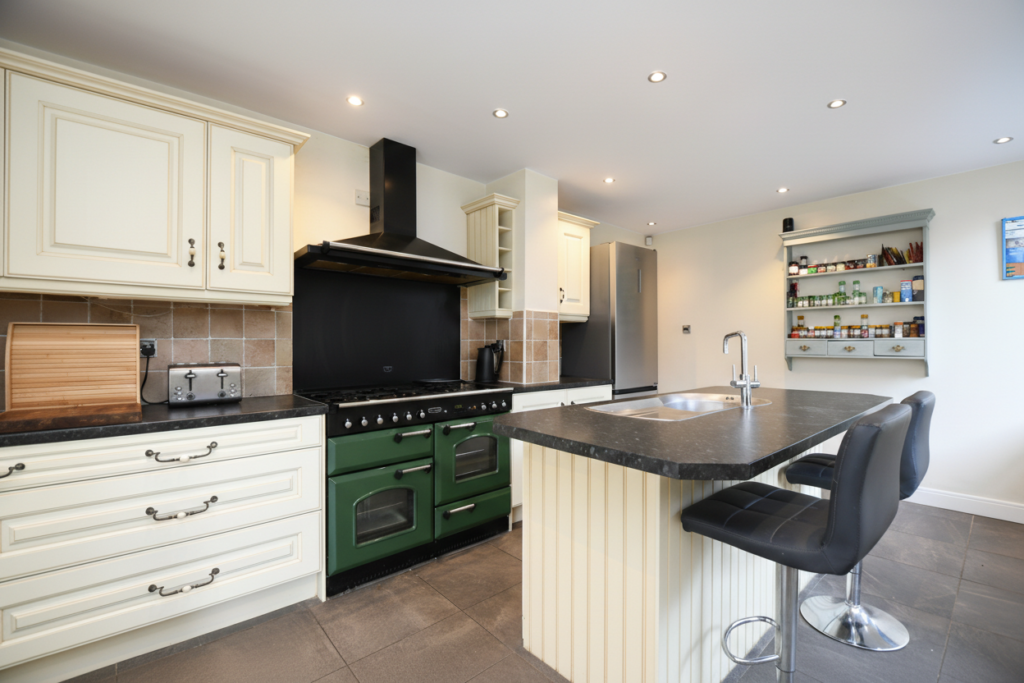 Oakland Avenue, Salford, M6