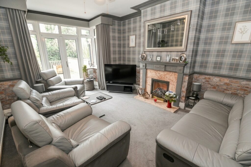 May Road, Swinton, M27