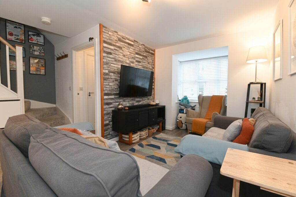 Virginia Drive, Swinton, M27