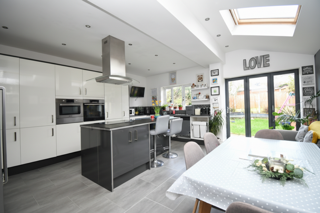 Pine Grove, Monton, M30