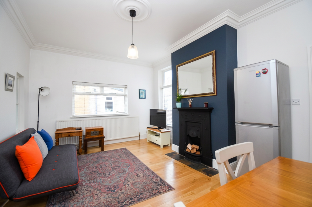 Lynwood Avenue, Eccles, M30