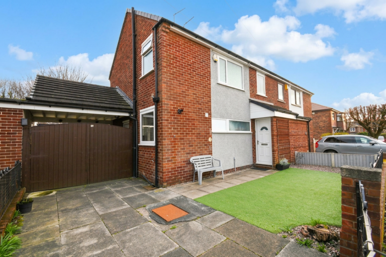 Ashford Avenue, Eccles, M30