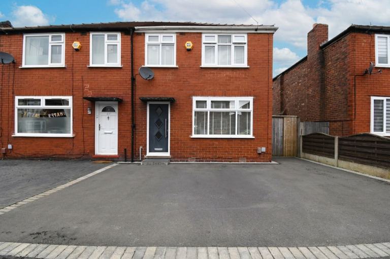 Weymouth Road, Eccles, M30