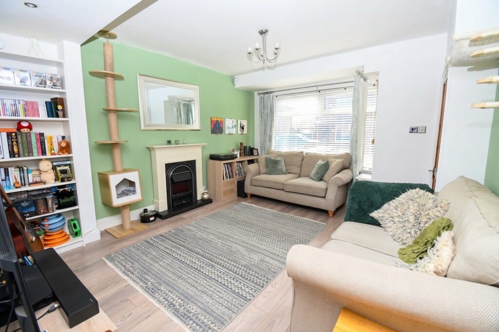 Charlton Avenue, Eccles, M30