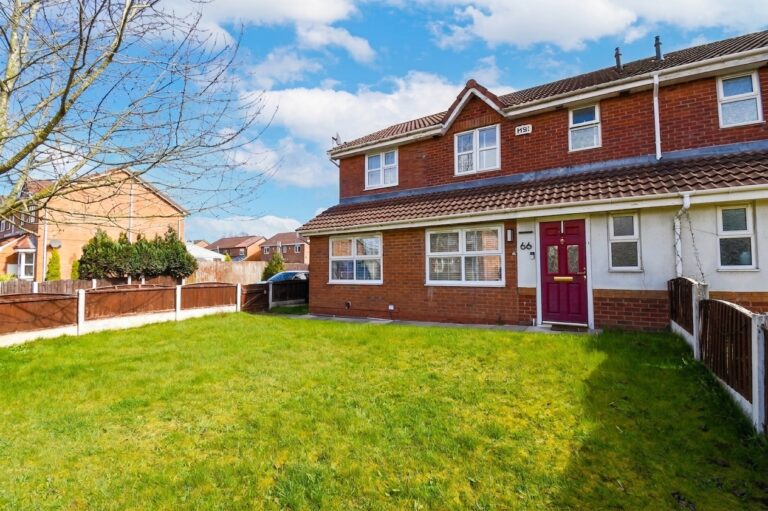 Gorton Street, Eccles, M30