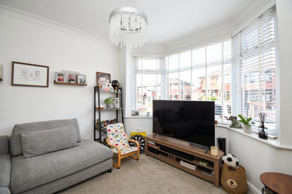 Woodford Avenue, Eccles, M30