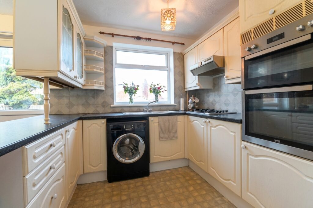 Windsor Avenue, Swinton, M27