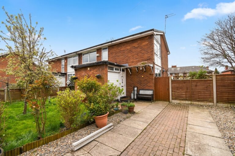 Higher Croft, Eccles, M30