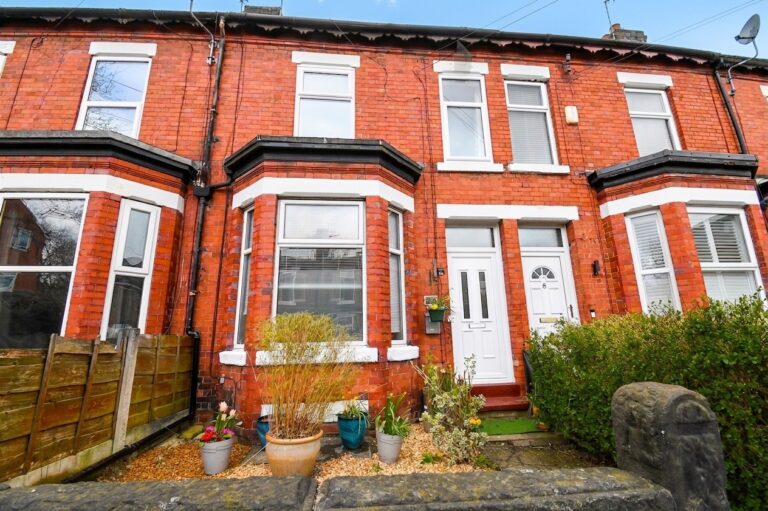 Clifton Avenue, Eccles, M30