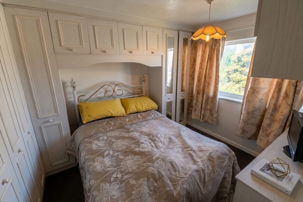 Windsor Avenue, Swinton, M27