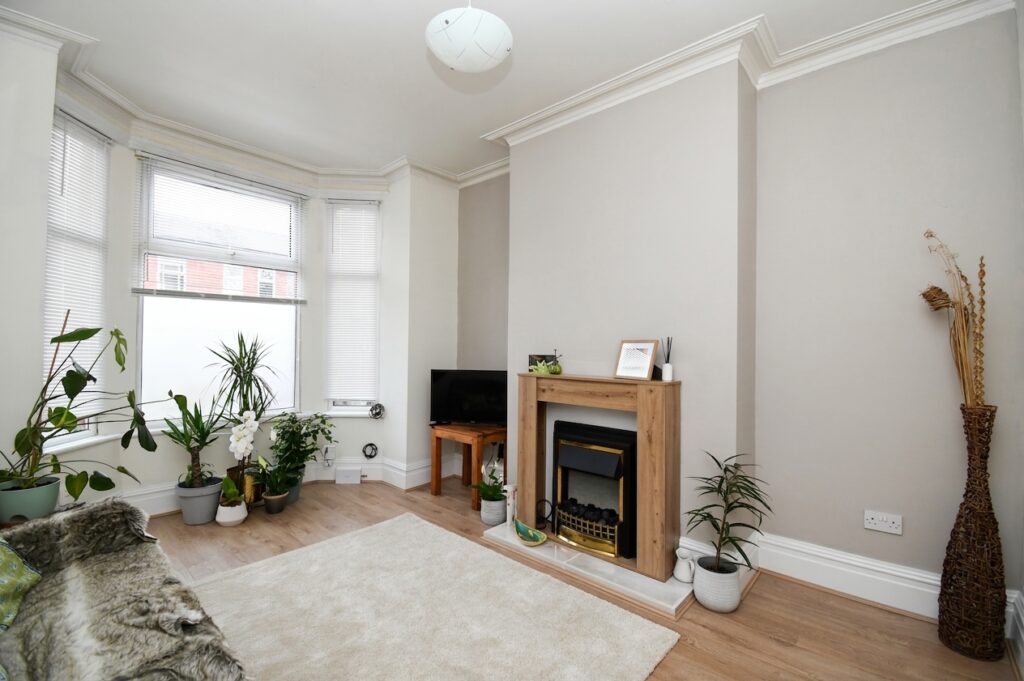 Clifton Avenue, Eccles, M30