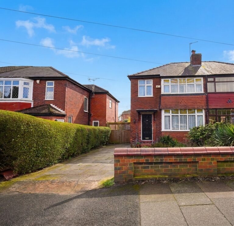 Agecroft Road West, Prestwich, M25