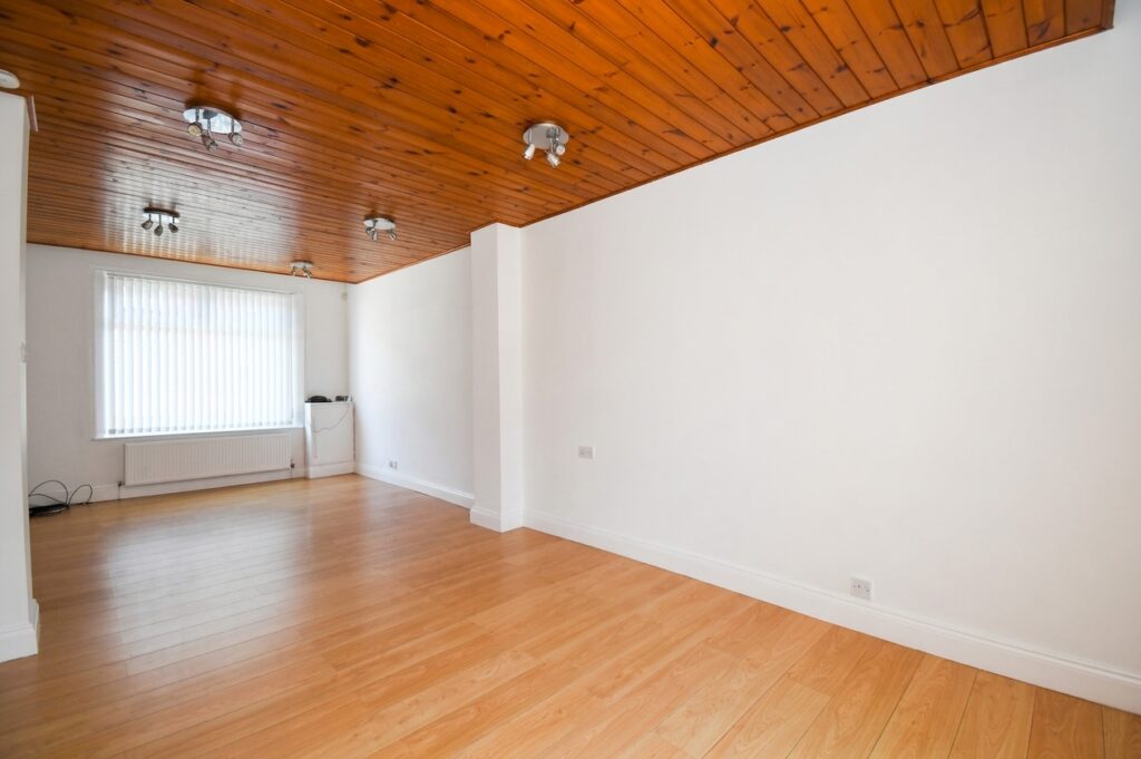 Station Road, Eccles, M30