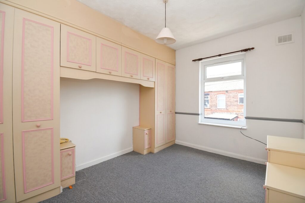 Station Road, Eccles, M30