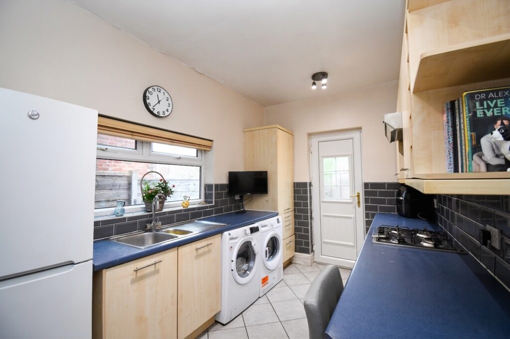 Lansdowne Road, Eccles, M30