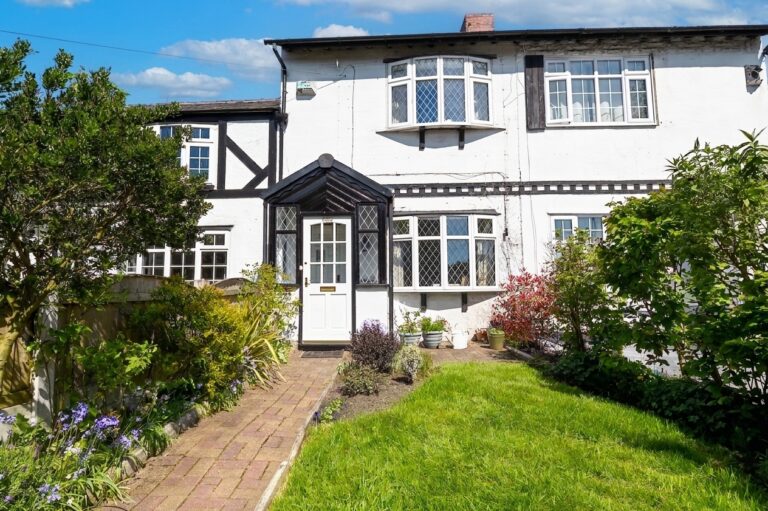 Manchester Road, Swinton, M27