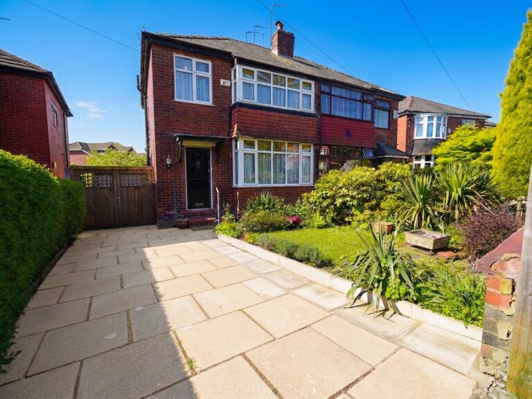Agecroft Road West, Prestwich, M25