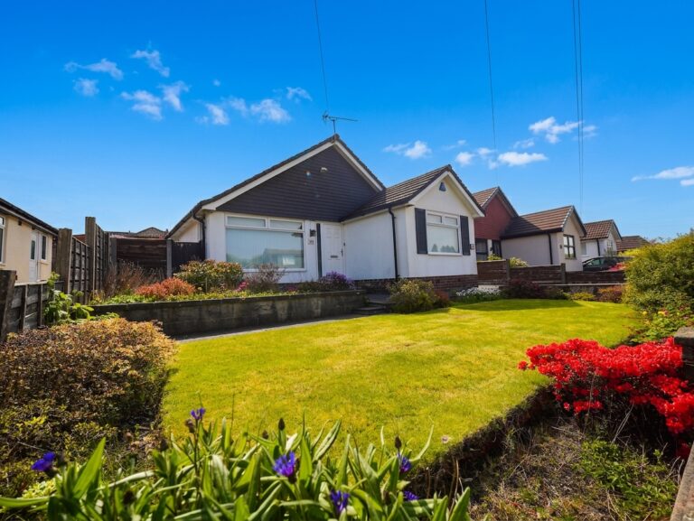 Cotswold Crescent, Bury, BL8