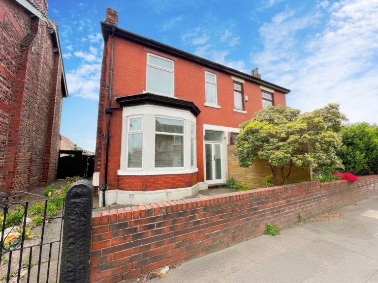 Barton Lane, Eccles, M30