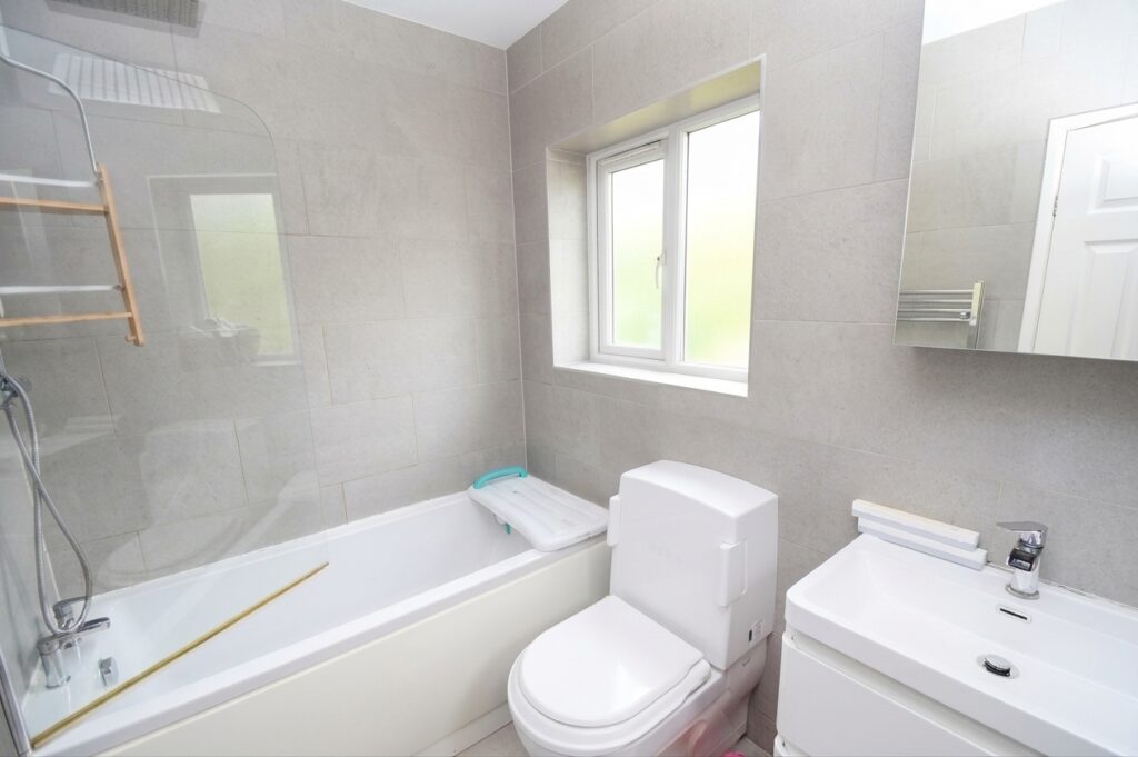 Dovedale Avenue, Eccles, M30