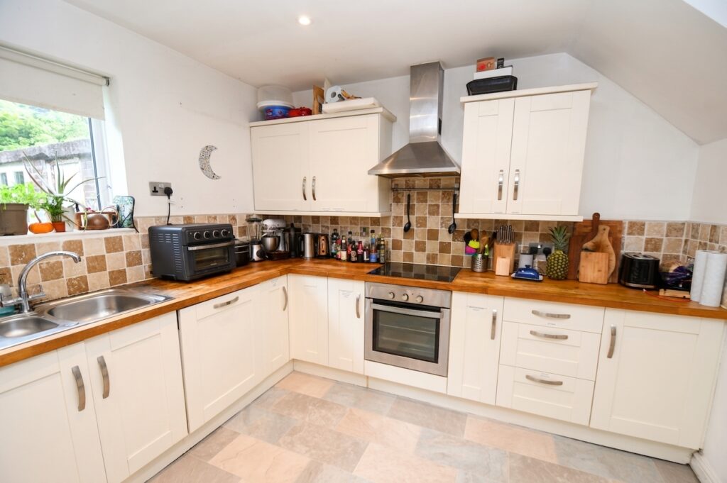 Dovedale Avenue, Eccles, M30